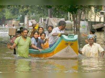 மடிப்பாக்கத்தில் மீண்டும் திரும்பிய 2015; வெள்ள நீரில் தத்தளித்து வெளியேறிய மக்கள்!