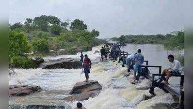 மதுராந்தகம் ஏாி நிரம்புவதால் 21 கிராம மக்களுக்கு பொதுப்பணித்துறை எச்சாிக்கை