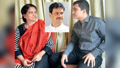 बॉम्बे हाई कोर्ट में 24 साल के शख्स ने किया दावा, शिवसेना नेता हैं मेरे पिता