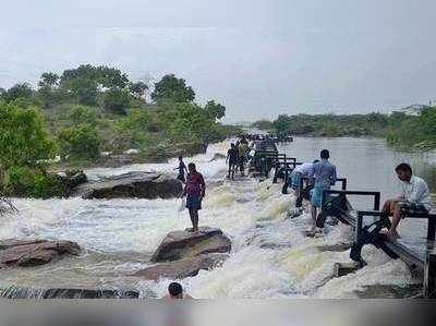 காஞ்சிபுரம் மாவட்டத்தில் 170 ஏாிகள் நிரம்பின - பொதுப்பணித்துறை அதிகாாி தகவல்