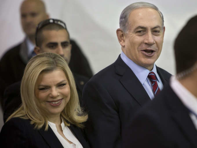 इजरायल के प्रधानमंत्री बेंजामिन नेतन्याहू अपनी पत्नी सारा के साथ