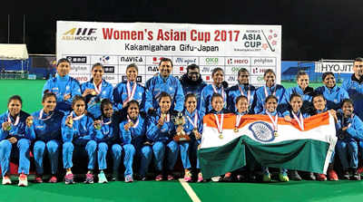 हॉकी: एशिया कप जीतने वाली महिला टीम की प्रत्येक खिलाड़ी को मिलेंगे 1-1 लाख रुपये
