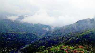 ಸಂಡೂರಿನ ಬೆಟ್ಟಗಳಲ್ಲಿ ಮಂಜಿನ ಮೋಡಿ