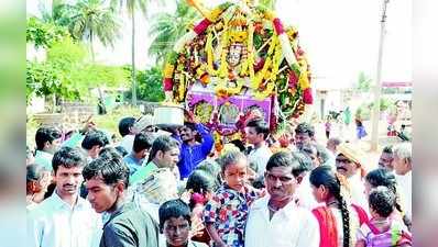 ಹಂಪಸಾಗರ: ಸಂಭ್ರಮದ ತೆಪ್ಪೋತ್ಸವ