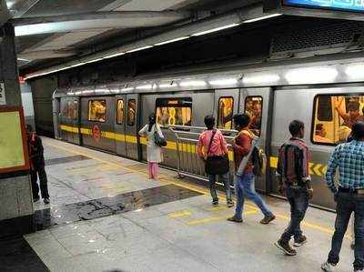 शहरी विकास मंत्री ने दिल्ली मेट्रो को दिए फ्रीक्वेंसी बढ़ाने के निर्देश लेकिन किराए कटौती के संकेत नहीं