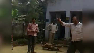 प्रधान की दबंगई का विडियो वायरल: स्कूल से बच्चों को भगाया, टीचर को दी गालियां