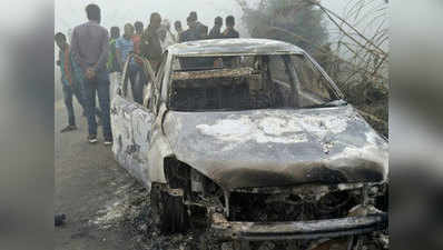 अलीगढ़ः दिल्ली के बिल्डर की थी स्कॉडा कार में जली मिली लाश