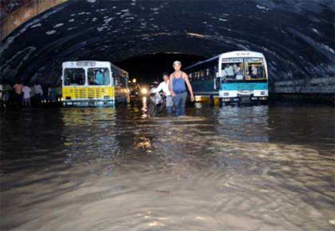 डूब गई दिल्ली