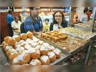 বহাল থাকল জিএসটি, ব্র্যান্ডেড মিষ্টি ‘তেতো’ই