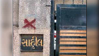 गुजरात के घरों पर बनाया रहस्यमयी निशान, मुसलमानों ने जताई आशंका