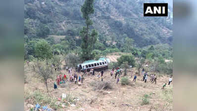J&K: उधमपुर के पास खाई में गिरी बस, 22 लोग घायल