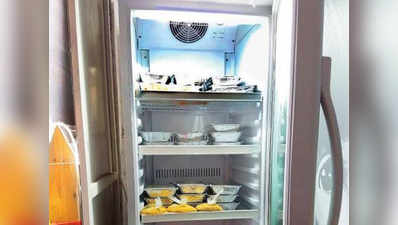 गरीबों को मुफ्त खाना देने के लिए बेंगलुरु में लगा हैप्पी प्लेट फ्रिज