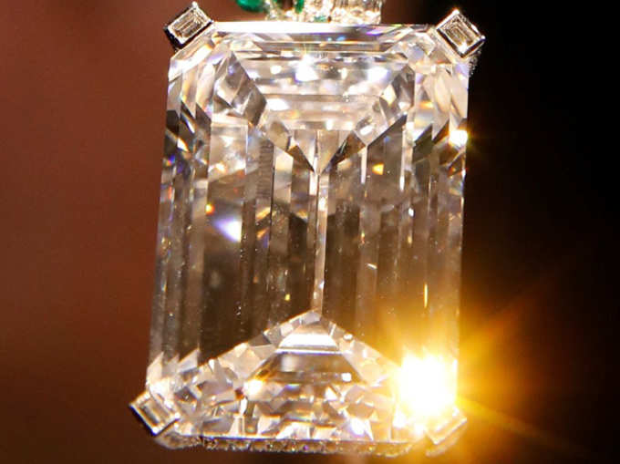 163.41 कैरट का है डी रंग का हीरा
