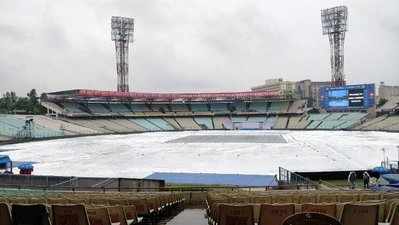 కోల్‌కతాలో చిరు జల్లులు.. టాస్ ఆలస్యం