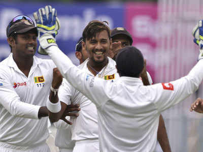भारत बनाम श्री लंका: लकमल की धारदार गेंदबाजी, बैकफुट पर भारत