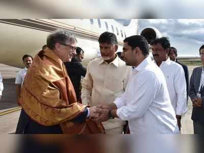 விசாகப்பட்டினம் வந்த பில்கேட்ஸ்க்கு அமோக வரவேற்பளித்தார் முதல்வர் சந்திரபாபு!