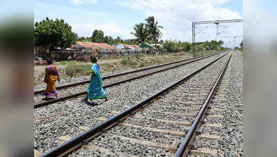 ट्रेन की चपेट में आईं 3 महिला मजदूरों की मौत
