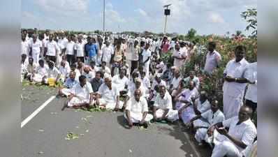 மேலூர் விவசாயிகளுக்கு தண்ணீர் திறக்க முதல்வர்
உத்தரவு; சாலை மறியல் வாபஸ்