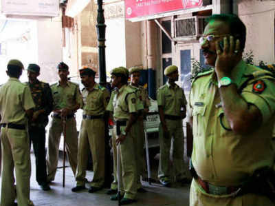 मुंबई पुलिस: 8 घंटे या 18 घंटे ड्यूटी!