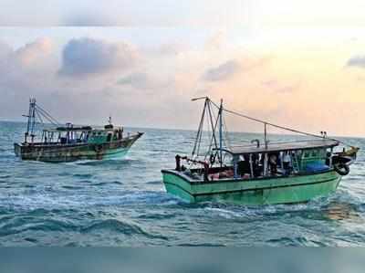 மீண்டும் மீண்டும் மீனவர்களைக் குறிவைத்து
தாக்கும் இலங்கை கடற்படை.!