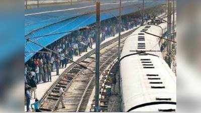 नई दिल्ली रेलवे स्टेशन पर कंस्ट्रक्शन से रोज के यात्रियों की बढ़ी मुश्किल