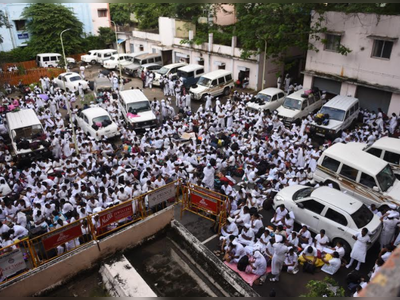 பணிநிரந்தரம், ஊதிய உயர்வு கோரி 4,000 செவிலியர்கள்
ஆர்ப்பாட்டம்;