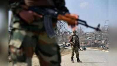 कश्मीर: श्रीनगर में सीआरपीएफ जवान पर पेट्रोल बम से हमला