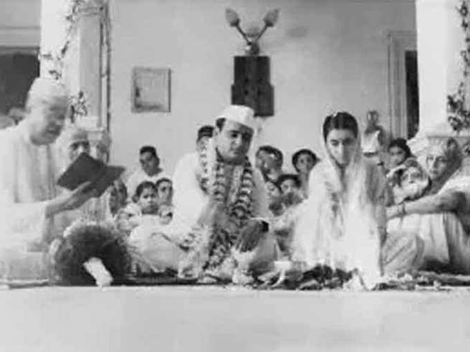 इंदिरा गांधी और फिरोज गांधी की शादी की तस्वीर (फाइल फोटो)