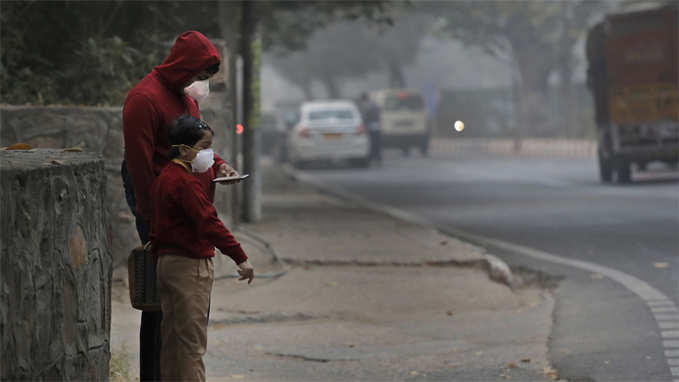 Delhis air quality remains very poor, Delhi Police issue advisory 