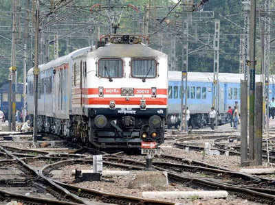 रेलवे ने बैंकों से डिजिटल पेमेंट्स पर चार्ज खत्म करने की मांग की