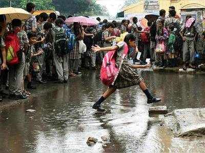 கனமழை காரணமாக பல்வேறு மாவட்ட பள்ளிகளுக்கு இன்று விடுமுறை அறிவிப்பு!