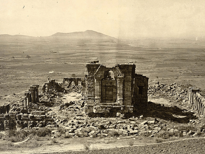 1706 ई. में मुगल बादशाह औरंगजेब ने मंदिर को गिराया