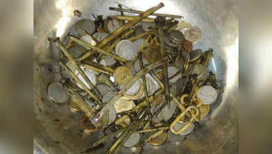 महाराष्ट्र: सिक्के देखते ही निगल लेता था, डॉक्टरों ने पेट से निकाले 72 सिक्के