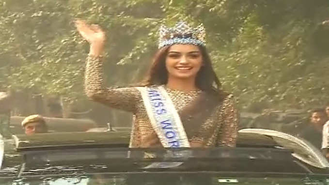 Miss World Manushi Chhillars homecoming parade in Delhi