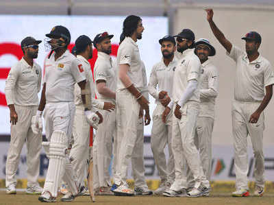 दिल्ली टेस्ट: कोहली का रेकॉर्ड डबल धमाका, श्री लंका को मैथ्यूज-चंडीमल से उम्मीदें
