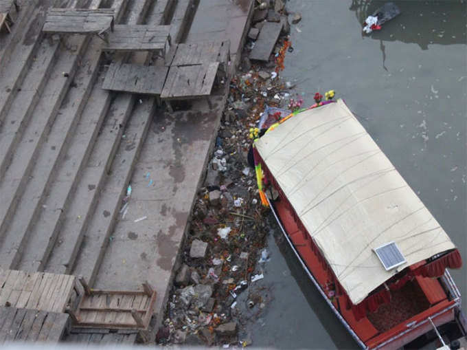 गंदगी के बीच आस्‍था की डुबकी