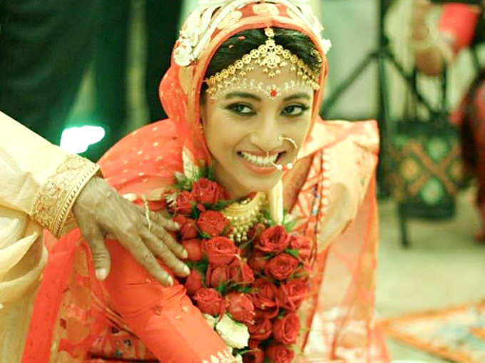 बंगाली रीति-रिवाज से हुई शादी