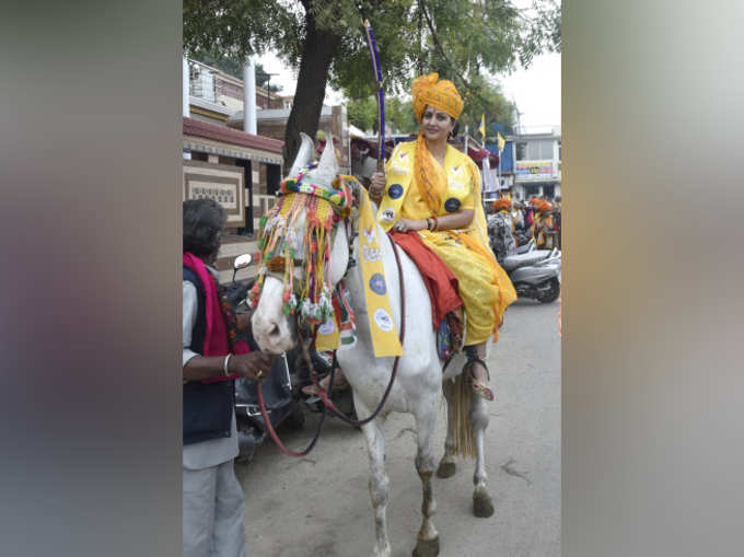 साबरमती विधानसभा सीट से प्रत्याशी हैं रेणुका