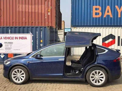 Model X: पहली टेस्ला इलेक्ट्रिक एसयूवी पहुंची भारत, दीवाना बना देंगी खूबियां