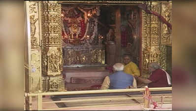 गुजरात चुनाव : प्रचार के आखिरी दिन पीएम मोदी ने किए अंबाजी मंदिर में दर्शन