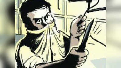 नकाबपोश ने महिला की गर्दन पर चाकू लगाकर लूटे 10 हजार रुपये