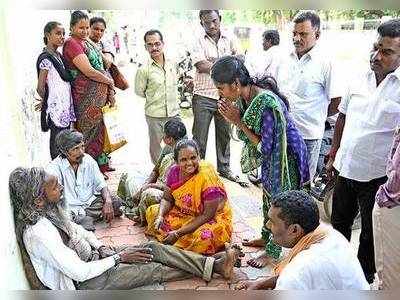 “கலெக்ட்ரேட் சித்தர்” அருள்வாக்கு: ஆர்.கே.நகரில் மகாபிரபு தான் ஜெயிப்பார்!