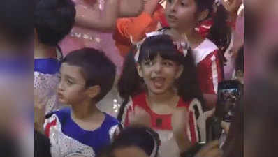 आराध्या बच्चन ने आमिर के बेटे आजाद संग स्कूल फंक्शन में किया डांस