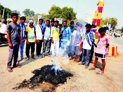 ಕೇಂದ್ರ ಸಚಿವರ ಪ್ರತಿಕೃತಿ ದಹಿಸಿ ಪ್ರತಿಭಟನೆ