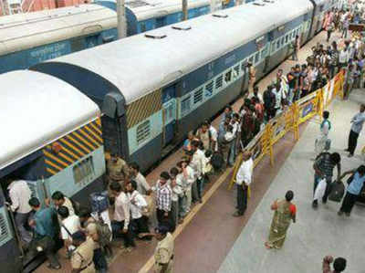 ट्रेनों का किराया बढ़ाने का कोई प्रस्ताव नहीं: भारतीय रेलवे