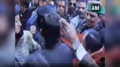 राहुल गांधी की बैठक में घुस रही कांग्रेस विधायक ने महिला पुलिसकर्मी को मारा थप्पड़