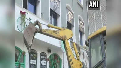 मुंबई आग: 15 जानें गईं तब जागी BMC, अवैध निर्माण पर चला हथौड़ा