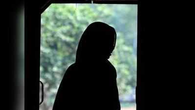 तीन तलाक देने वालों पर दर्ज हो बलात्कार का मुकदमा : वसीम रिजवी
