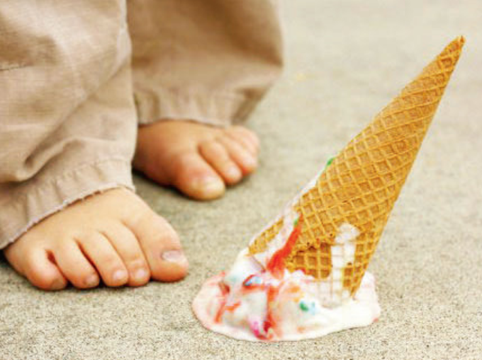 स्विट्जरलैंड में गिराते हैं आइसक्रीम