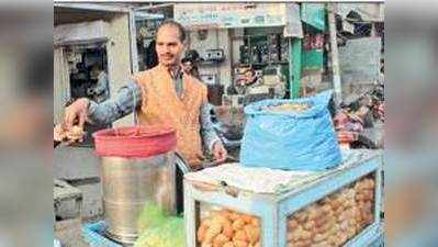 असली हीरो: गोलगप्पे बेचकर संवारी तीन बच्चों की जिंदगी